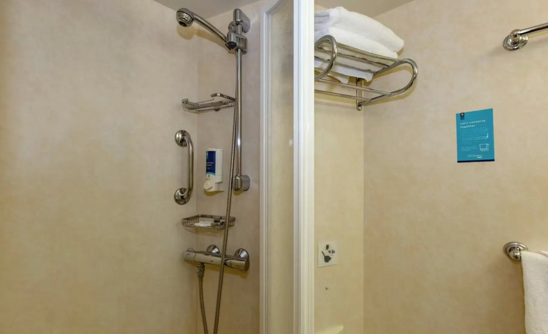 Balcony Cabin bathroom, photo 10 of 11