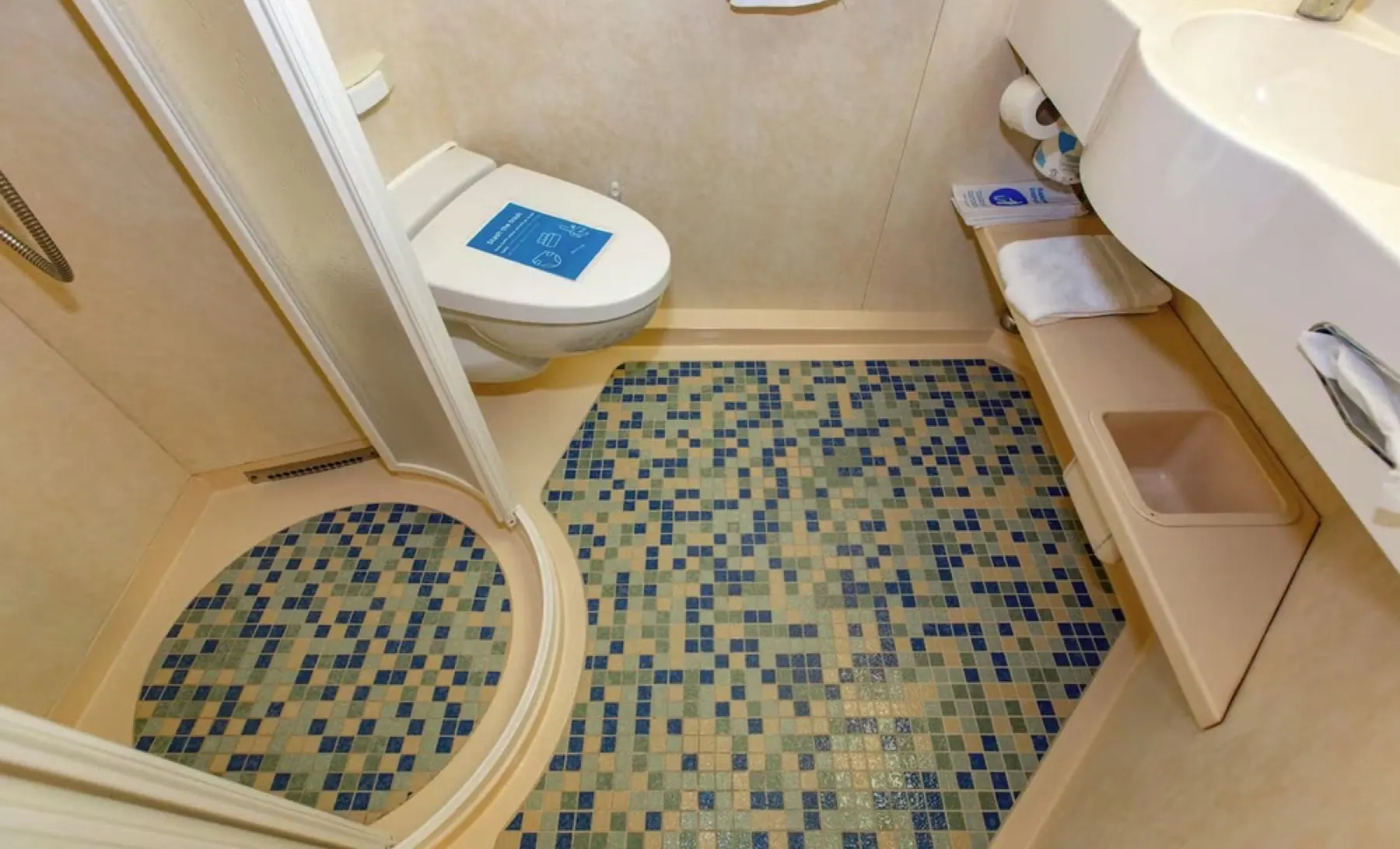 Balcony Cabin bathroom, photo 11 of 11