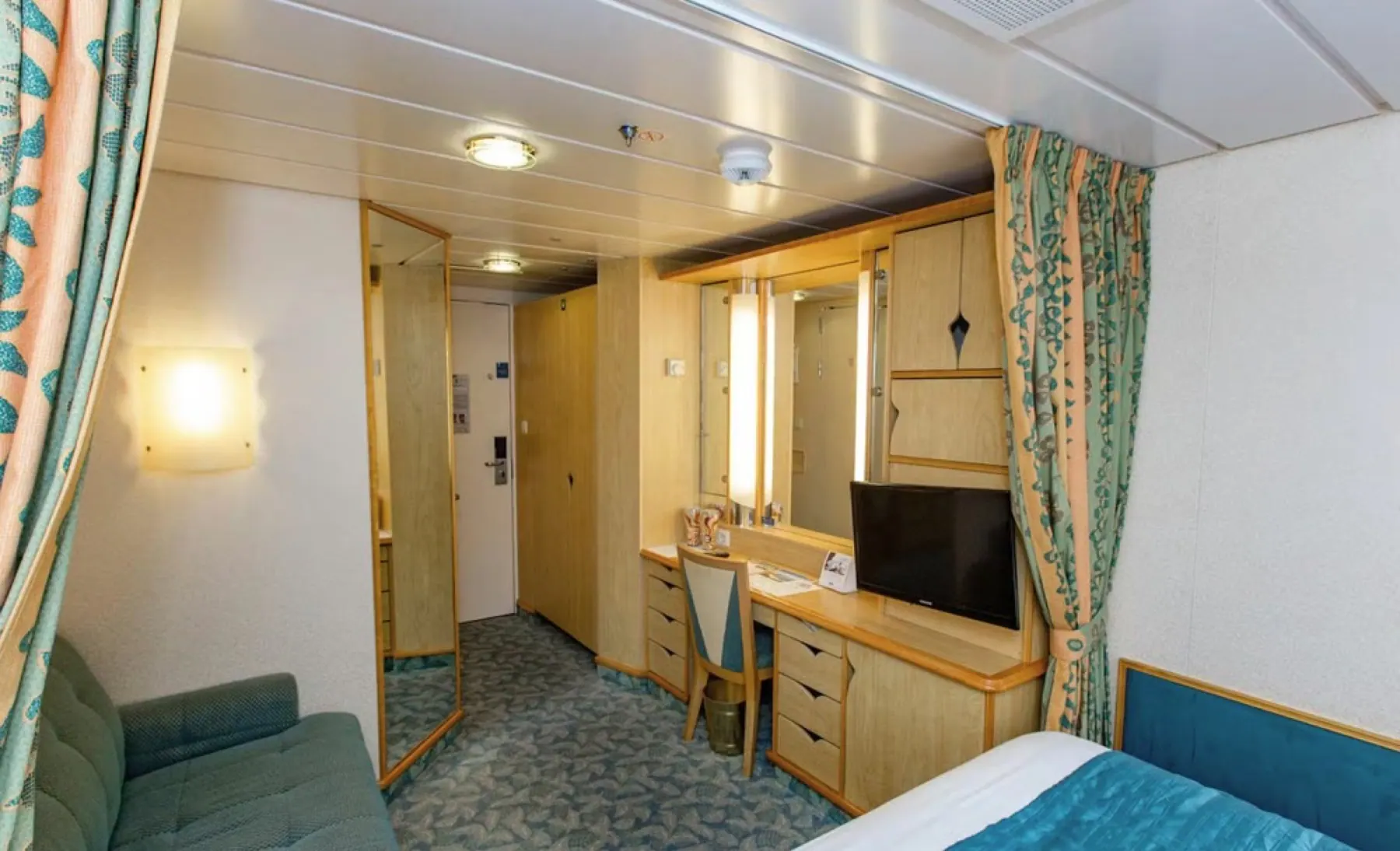 Interior Cabin bedroom, photo 3 of 7