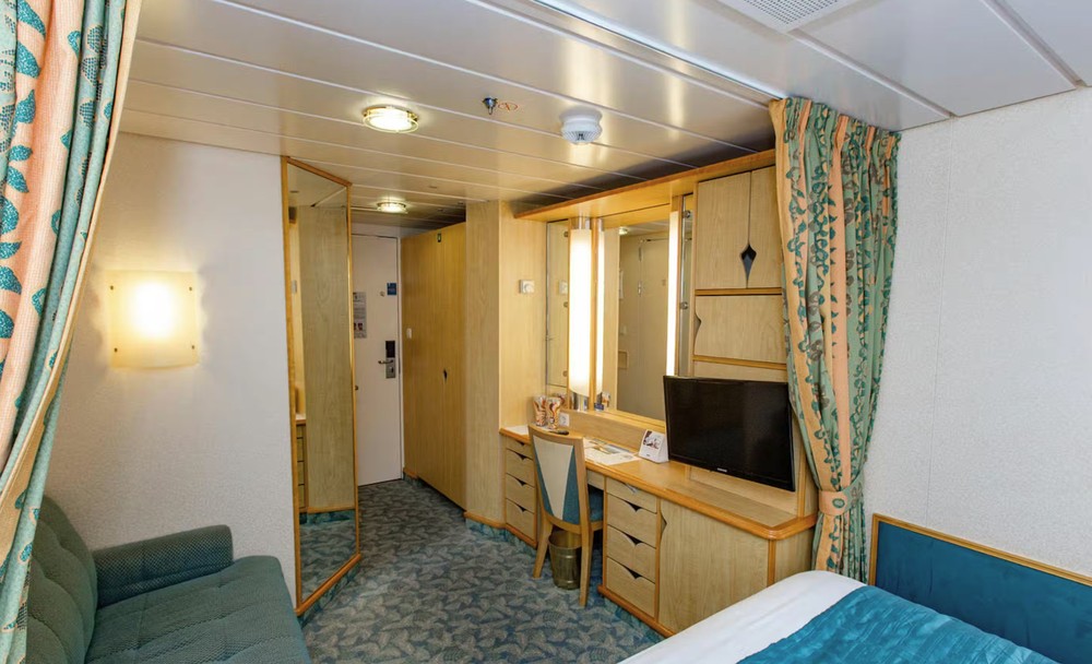 Interior Cabin 1