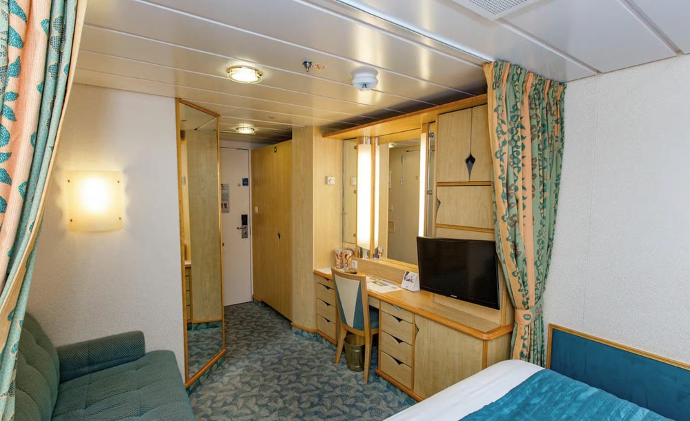 Interior Cabin 7