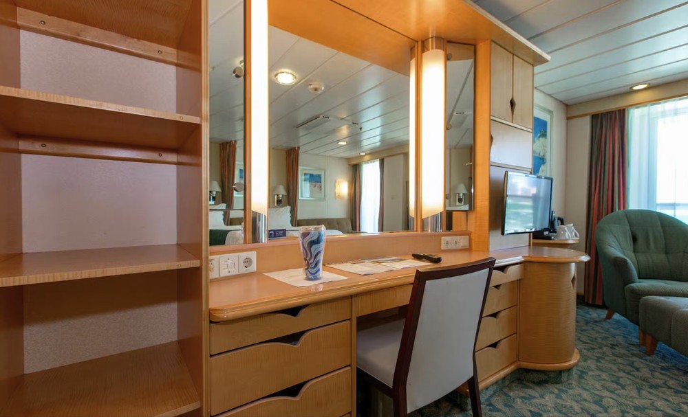 jr.suite 8
